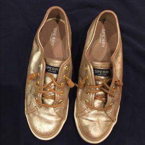 Sperry metallic color sneaker